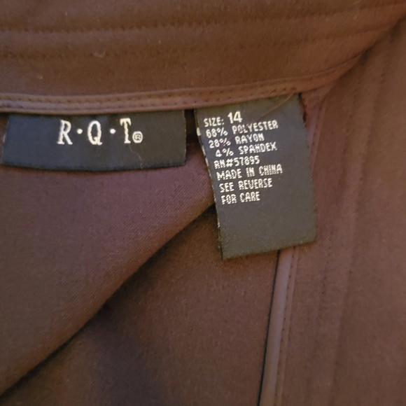 Cute pencil skirt w/flare. - Picture 5 of 5